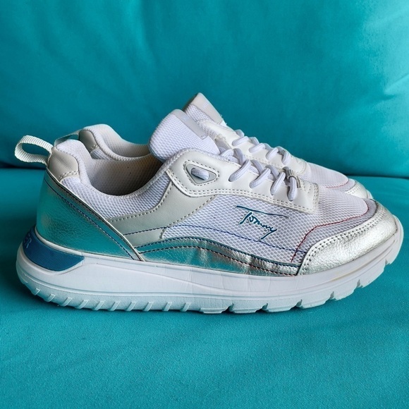 Tommy Hilfiger Shoes - Women’s Tommy Hilfiger Nissa size 8